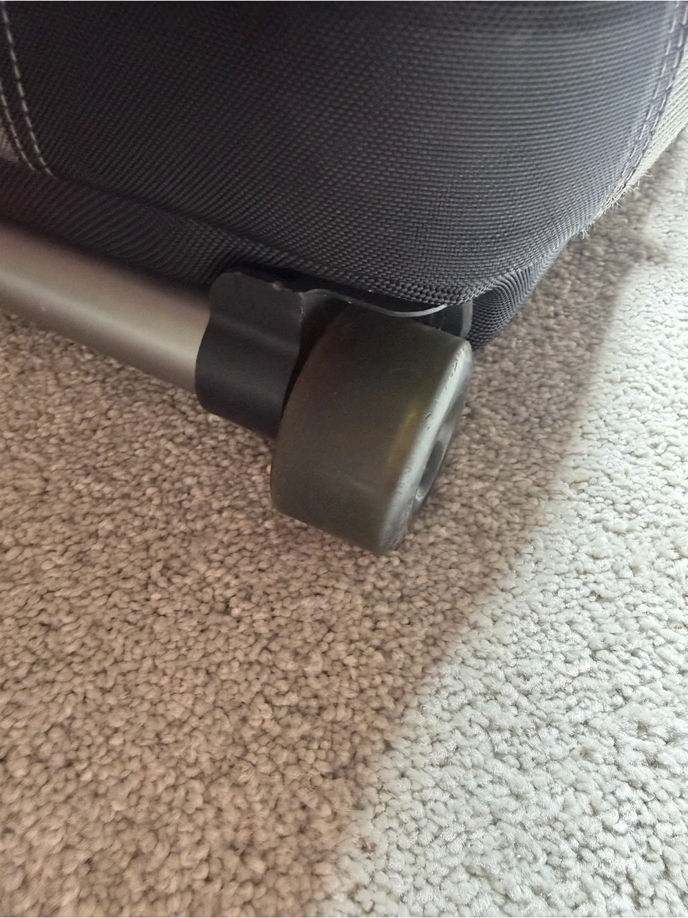Timbuk2 Copilot Luggage Roller 2-Wheel Rolling Suitcase Carry On Black Grey